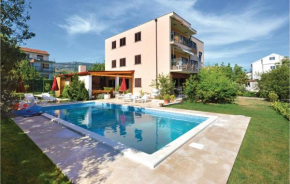 Гостиница Holiday home Kastel Stafilic 47 with Outdoor Swimmingpool  Каштел Камбеловац